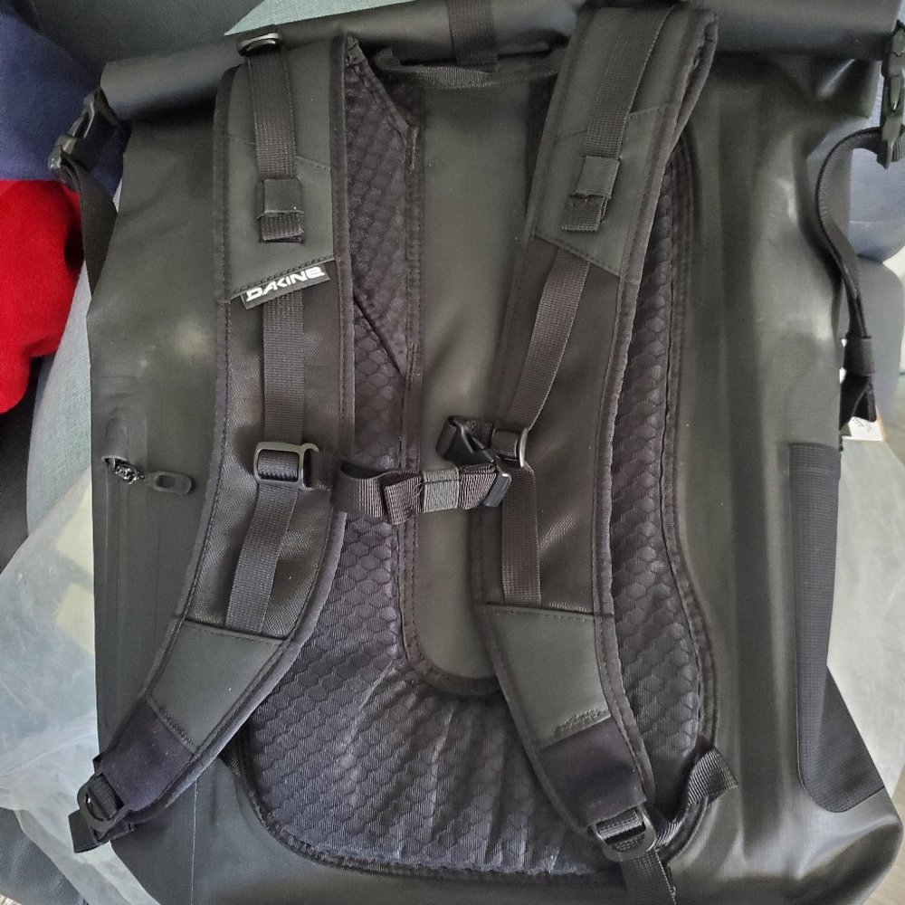 *NWT* Dakine Cyclone II Dry Pack 36L Backpack - Picture 3 of 7